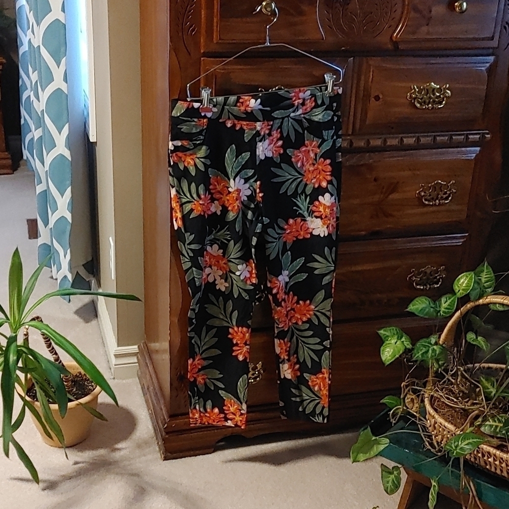 🌻Women's Lily Morgan Floral Capri pant